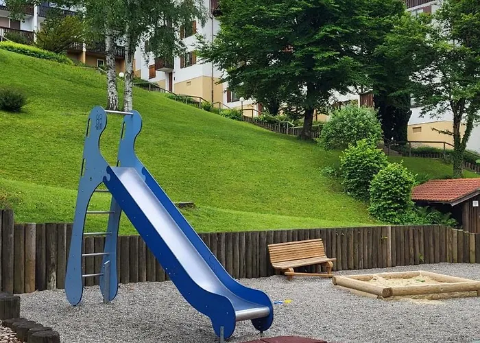 Bergzeit Mit Pool Und Sauna 아파트